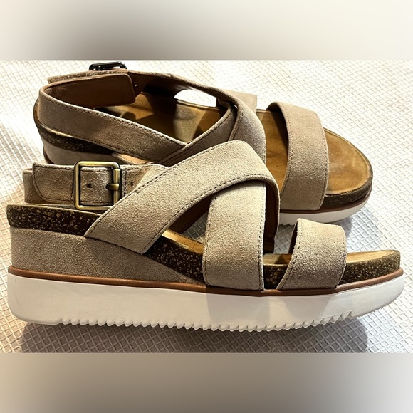 Clarks Shoes - Clarks Women's Slingback Wedge Sand Suede Tan Sandals Size 8
